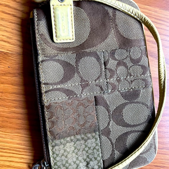 Coach wristlet purse - Picture 2 of 3